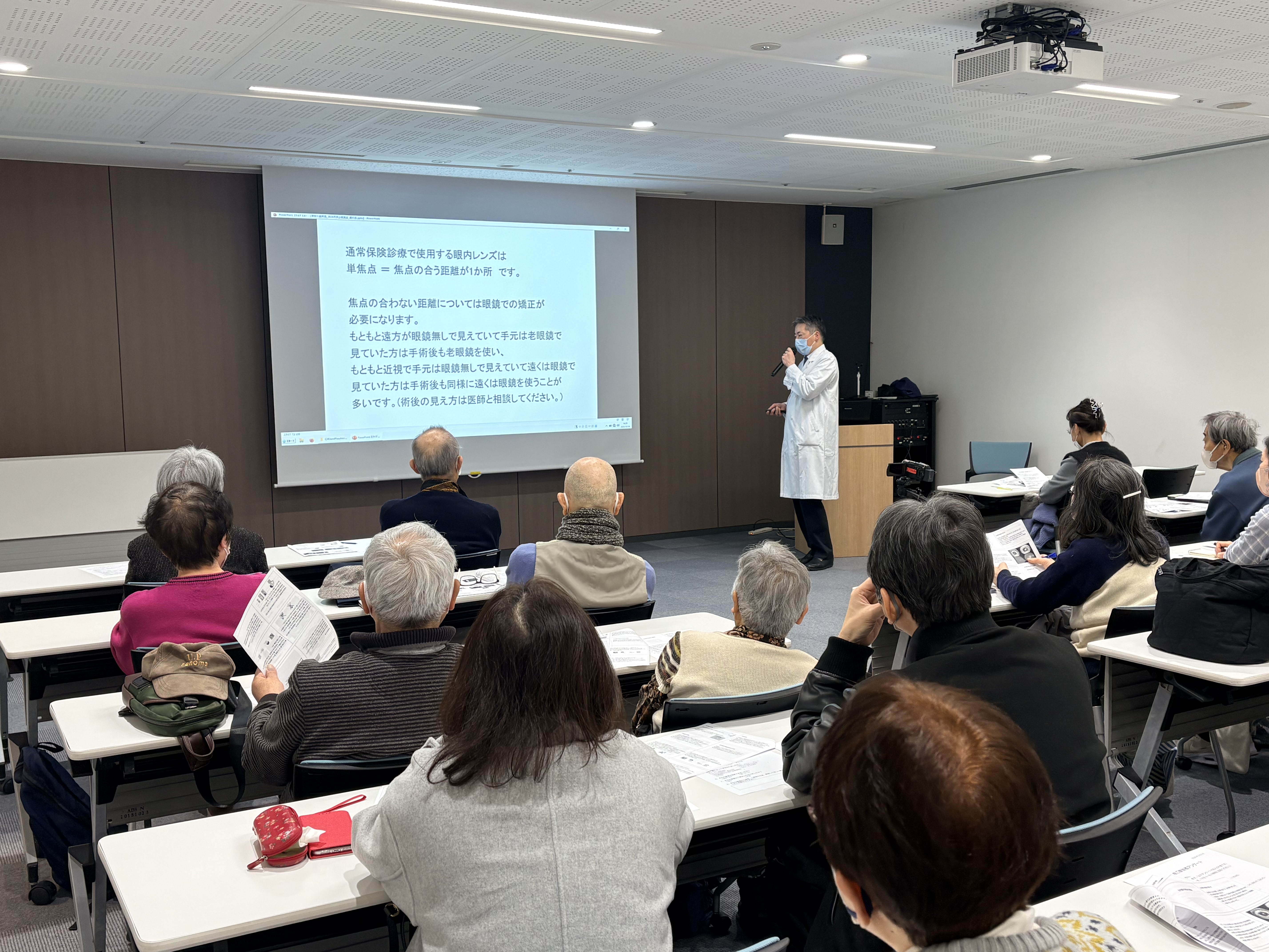 白内障で見えにくくなったら～白内障手術治療の実際～　の様子